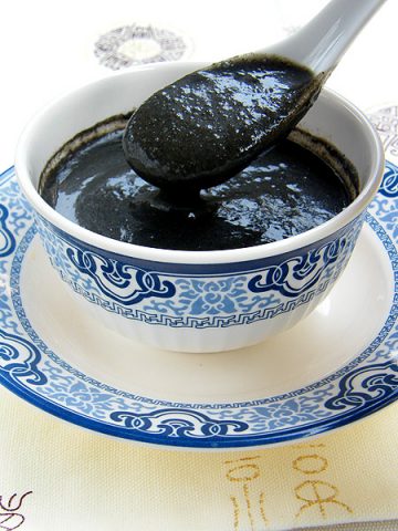 Chinese dessert soup_black sesame paste