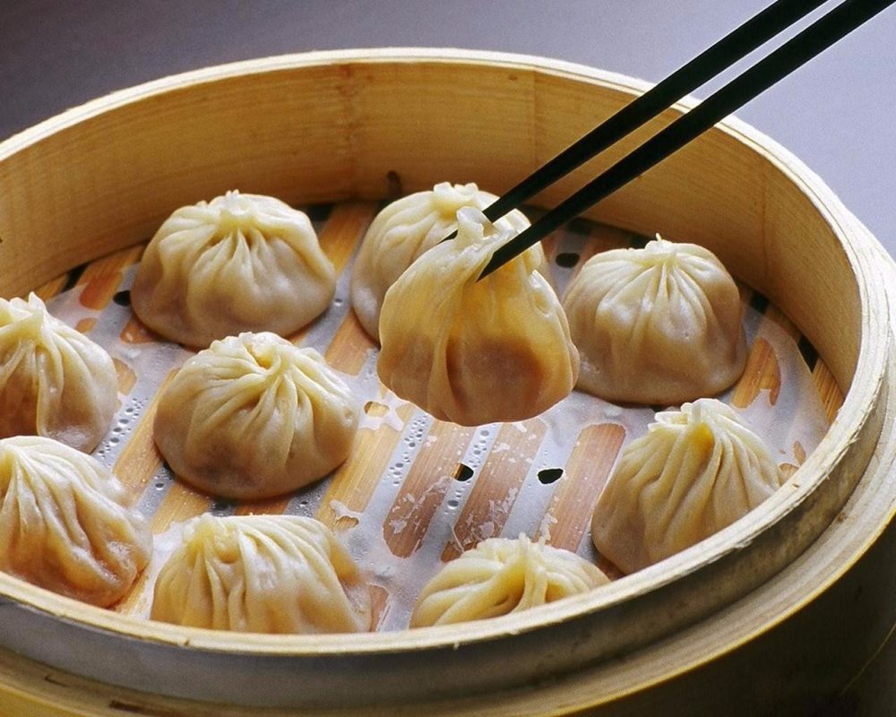 Shanghai Nanxiang soup dumplings: 上海南翔小笼包. The filling would likely be made of shrimp and meat.
